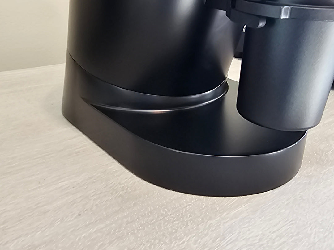 Turin DF83 Gen 2 — base and grounds outlet close-up