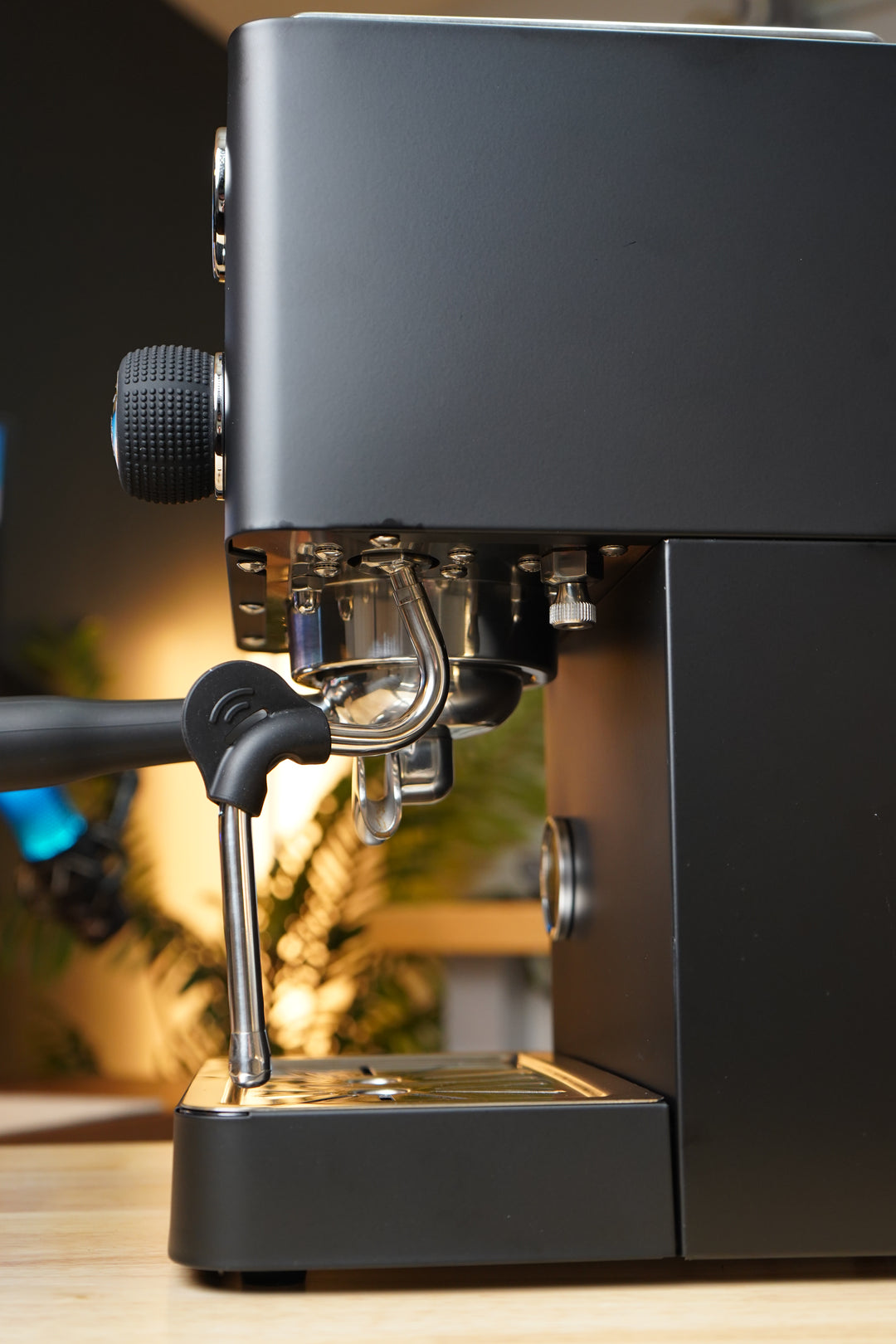Turin Legato V2 — black machine, front-side detail