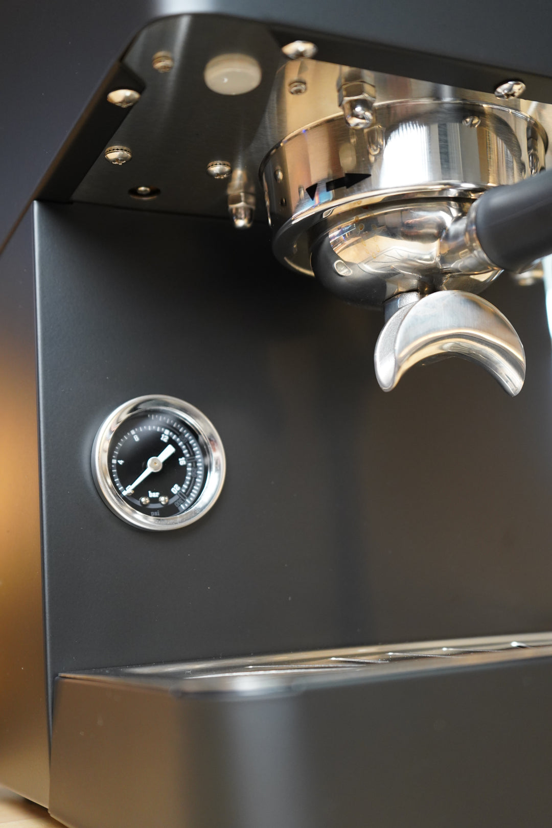 Turin Legato V2 — group and pressure gauge close-up