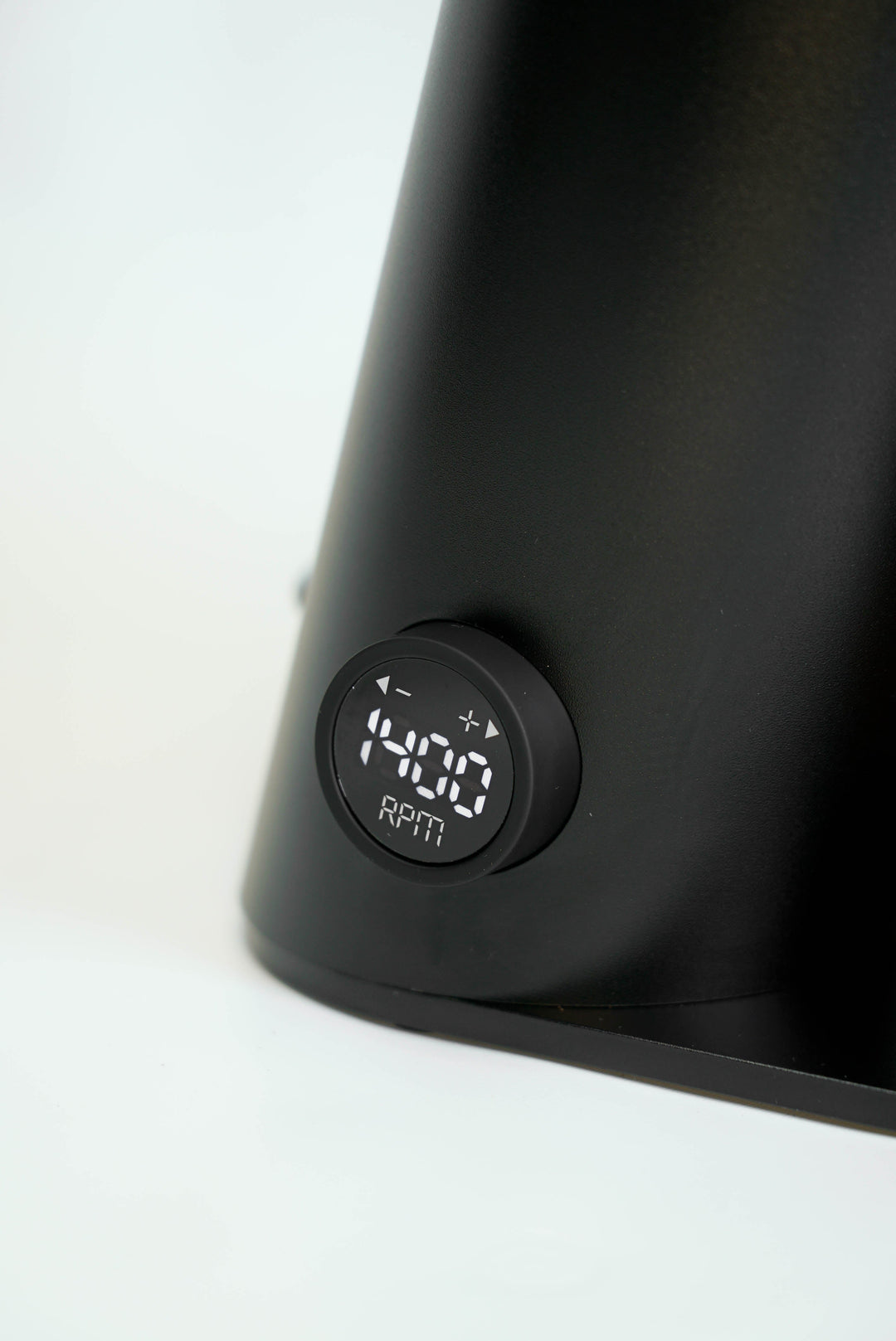 Turin DF64V — RPM display close-up