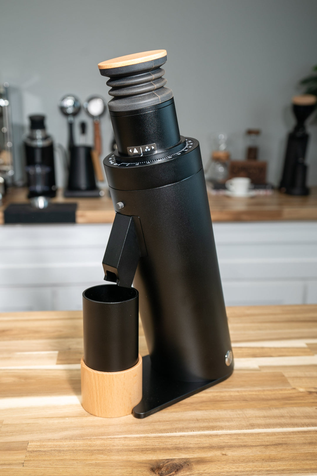 Turin DC63 — grinder with bellows, wooden lid and cup