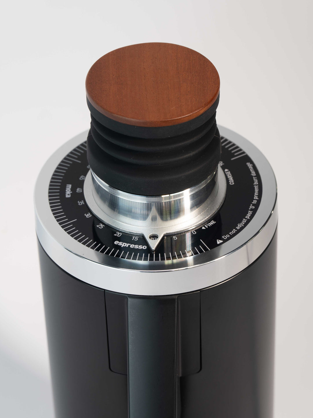 Turin DF83 Gen 2 — bellows and wooden lid above dial