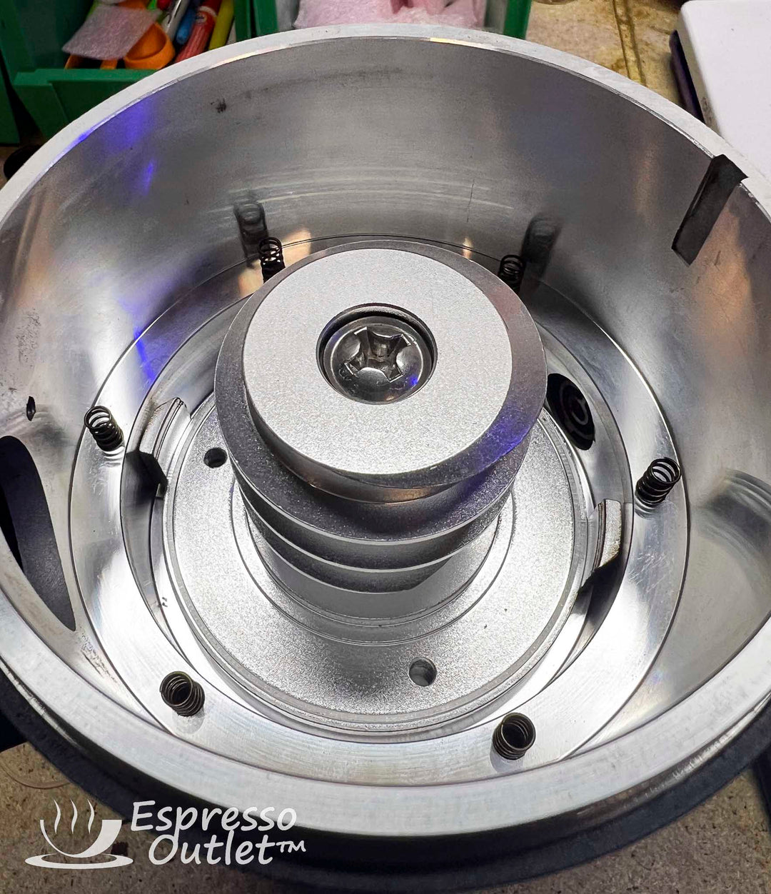 Turin DF83V — auger inside grinding chamber