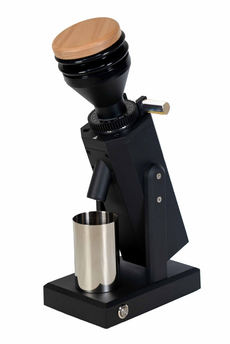 Turin SK40 — black grinder with metal cup