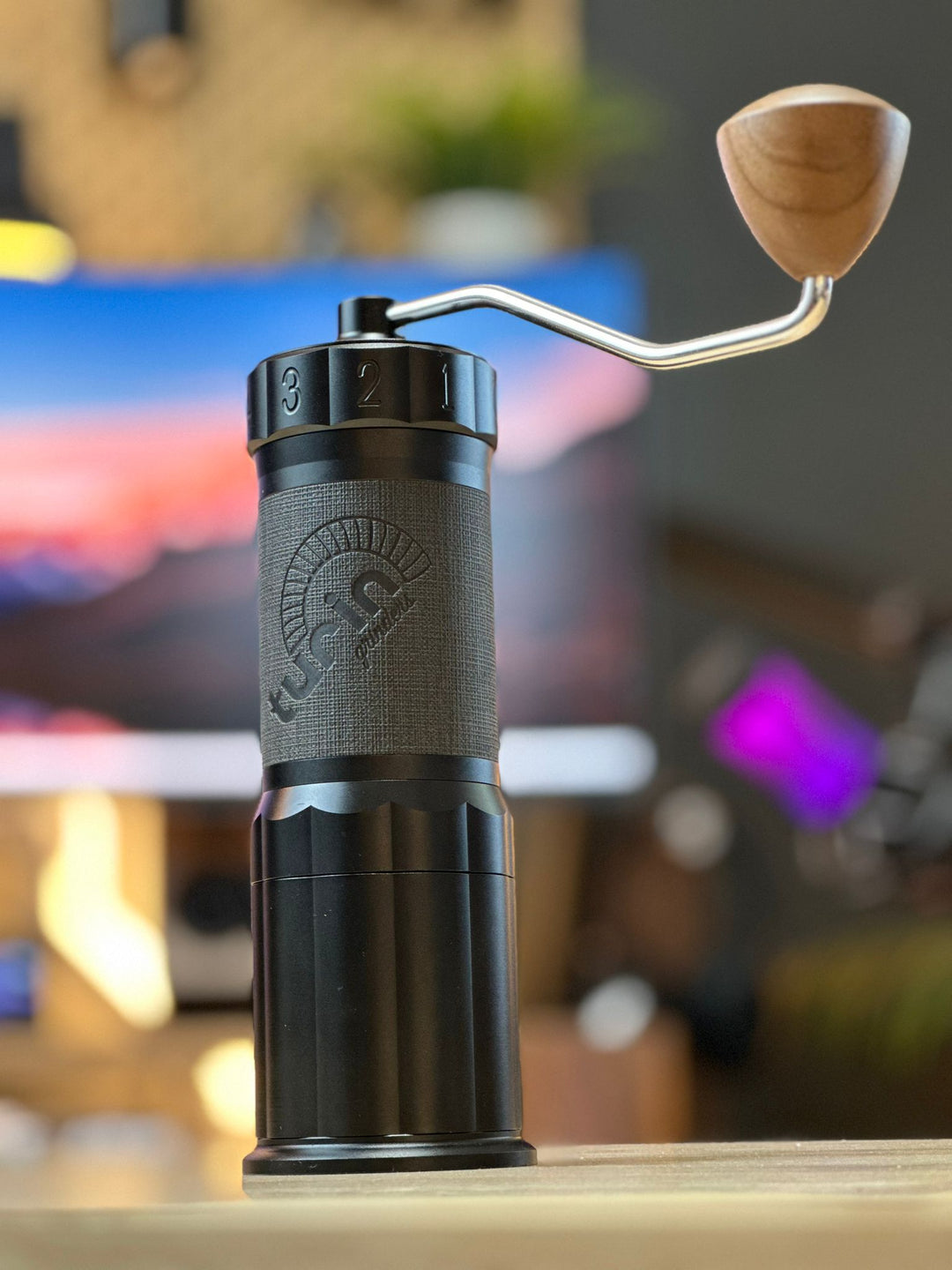 Turin H40 V2 — textured body and wooden crank knob