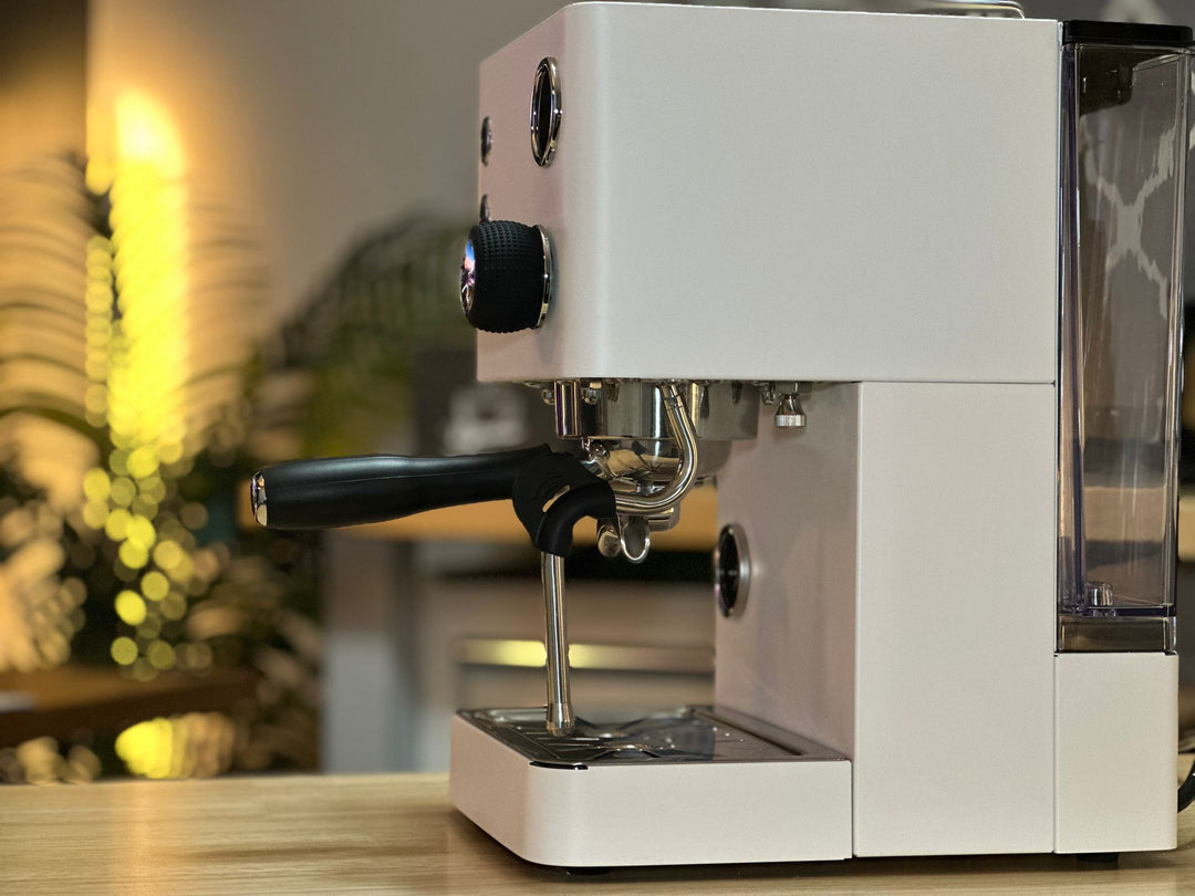 Turin Legato V2 — white body, group and steam wand