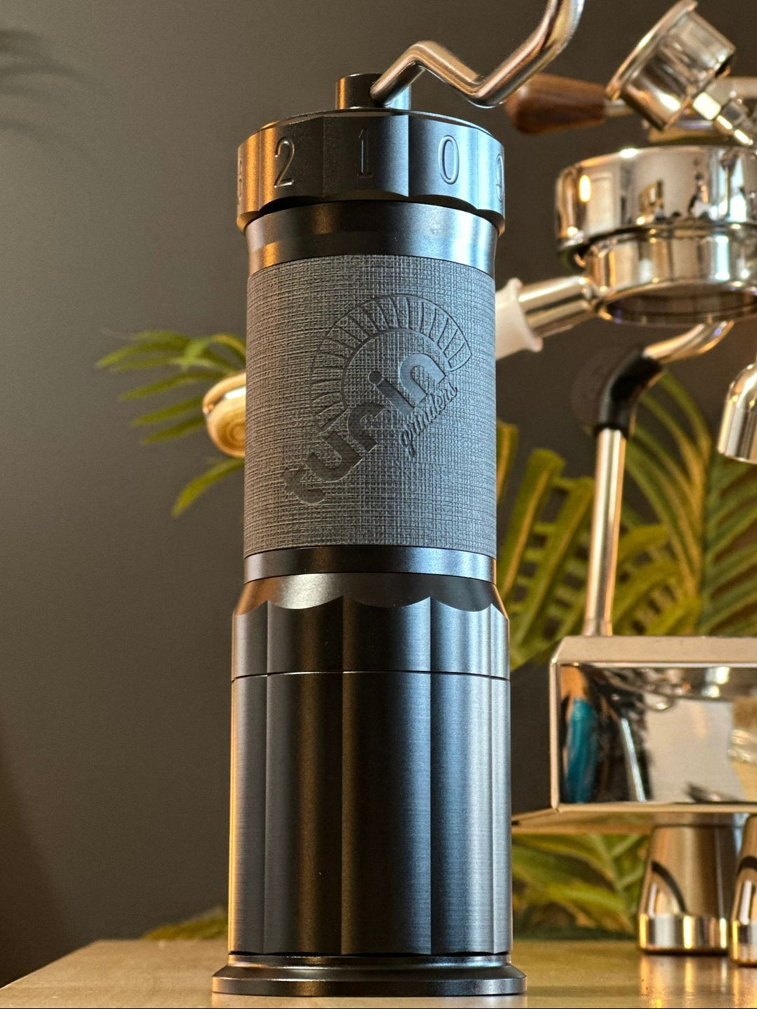 Turin H40 V2 — textured grip and crank close-up